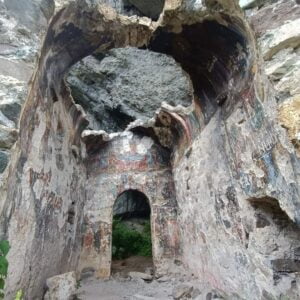 Kaderine terk edilmiş saklı tarih; Vazelon Manastırı! 4 16a5c7aa 0c58 4849 8eb1 e0240fe42761