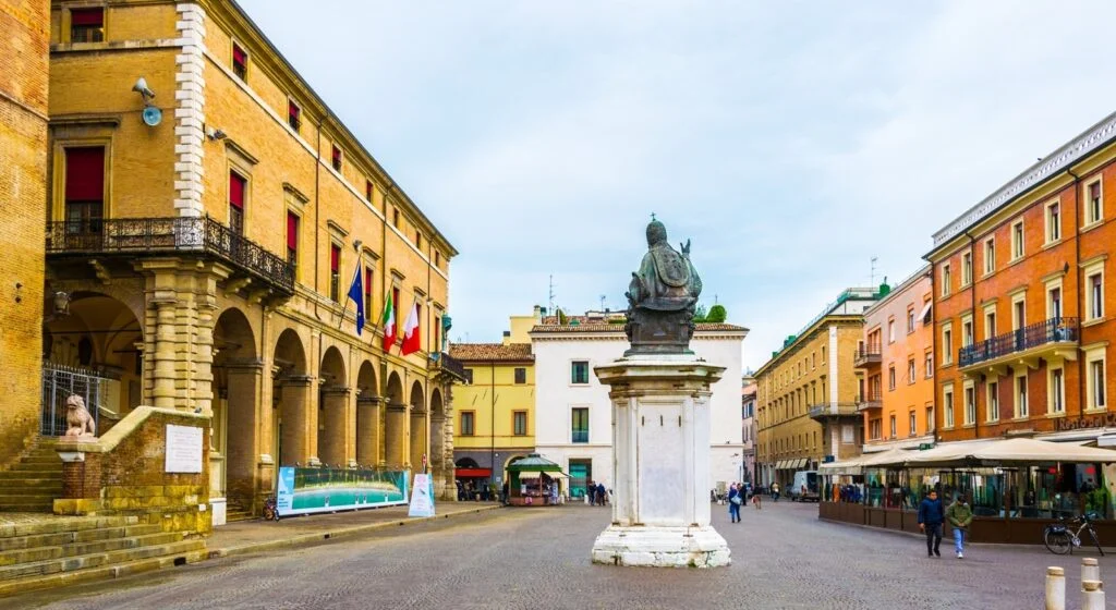 Rimini Gezi Rehberi: Gezilecek Yerler, Plajlar 1 Rimini Gezilecek Yerler Listesi: Piazza Cavour