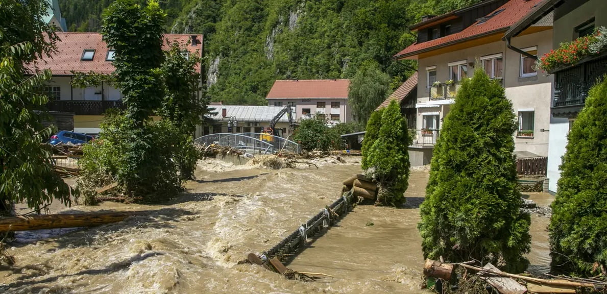 Slovenya AB ve NATO'dan yardım istedi