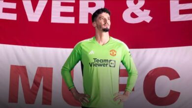 Altay Bayındır Manchester United ile resmi sözleşmeyi imzaladı