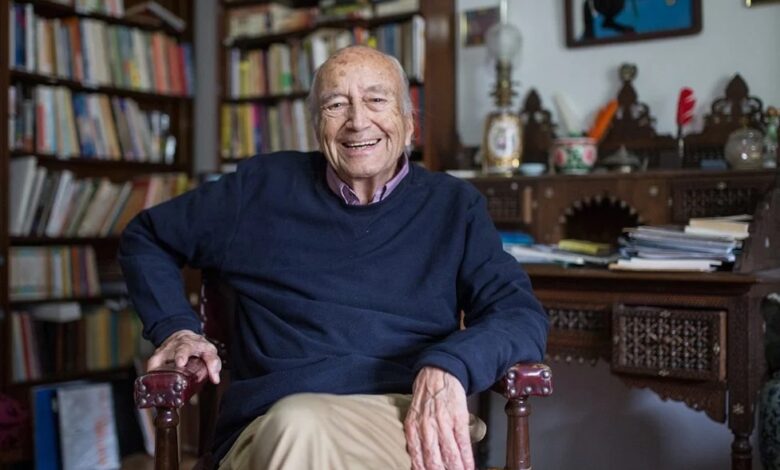 Gazeteci Yazar Hıfzı Topuz Hayatını Kaybetti 1 Hıfzı Topuz