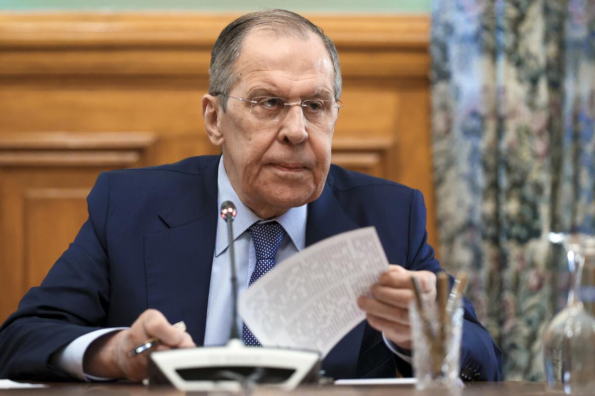 Sergey Lavrov: Azerbaycan ile Ermenistan arasındaki İhtilaf büyük ölçüde çözüldü 1 Rusya Dışişleri Bakanı Sergey Lavrov, Azerbaycan ile Ermenistan’ın artık ilişkilerini normalleştirmek adına pratik adımlar atması gerektiğini açıkladı.
