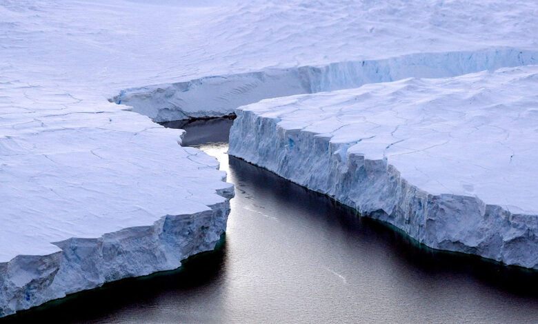 Bilim insanları, Doğu Antarktika buz tabakasının altında 14 milyon yıllık arazi oluşumu keşfetti.