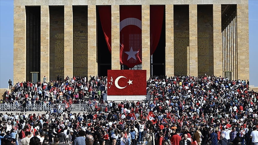 29 Ekim Cumhuriyet Bayramı ve Cumhuriyet'in 100. yılı tüm yurtta ve yurt dışı temsilciliklerde düzenlenen etkinliklerle kutlandı.