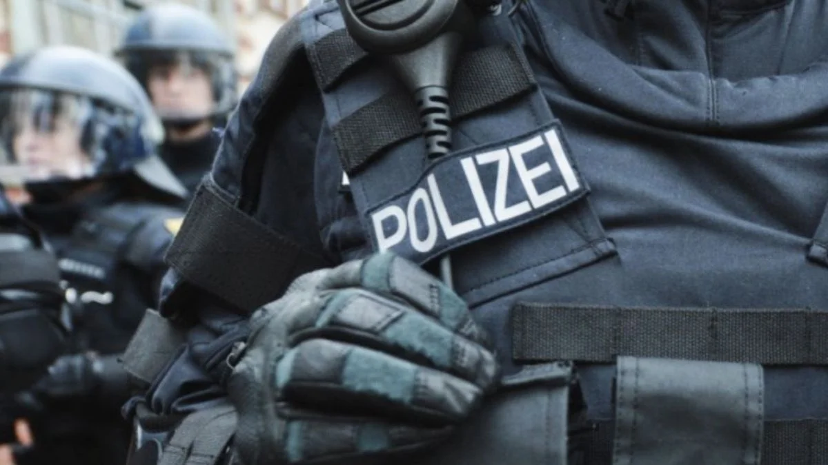 Frankfurt'ta bomba paniği 1 Almanya'nın Frankfurt kentindeki Merkez Tren İstasyonu’nda el bombası bulundu.