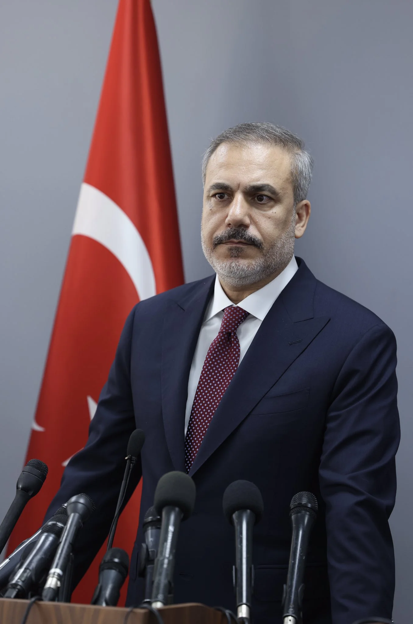Dışişleri Bakanı Hakan Fidan'dan Ortadoğu barışı için öneri 1 Dışişleri Bakanı Hakan Fidan, İsrail-Filistin konusunu görüşmek için bölge ülkelerine ziyaretler gerçekleştiriyor.