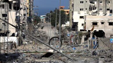 İsrail ordusu son bir gün içerisinde abluka altındaki Gazze Şeridi'nde 400 yeri vurduğunu duyurdu.
