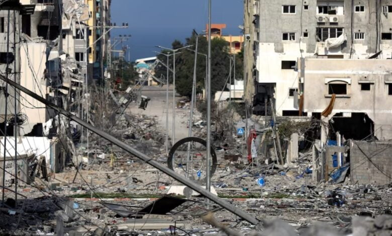 İsrail ordusu son bir gün içerisinde abluka altındaki Gazze Şeridi'nde 400 yeri vurduğunu duyurdu.