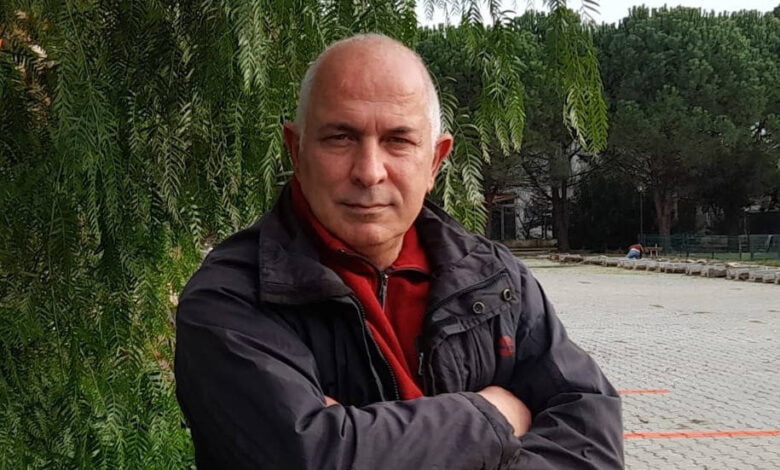 BirGün Gazetesi'ne soruşturma açıldı. Gazeteci Cengiz Erdinç, "halkı yanıltıcı bilgiyi alenen yayma" suçundan gözaltına alındı.