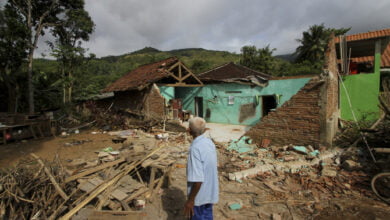 Endonezya'nın güney bölgelerindeki Doğu Nusa Tenggara eyaletinde 6,1 büyüklüğünde deprem kaydedildi.