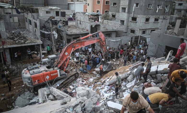 Gazze'de Filistinlilerin çürümüş cesetleri bulunuyor