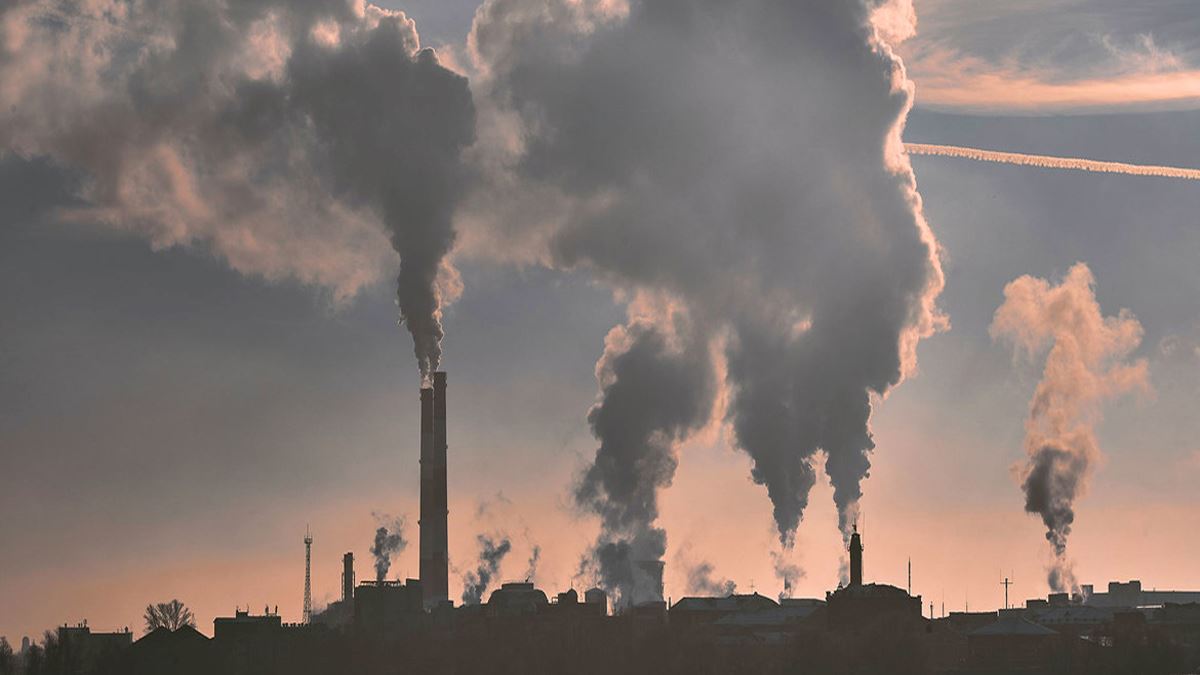 Hükümetlerin, küresel ısınmayı 1,5 dereceyle sınırlandırmak için tutarlı olan miktardan iki kat fazla fosil yakıt üretimi planladığı tespit edildi.