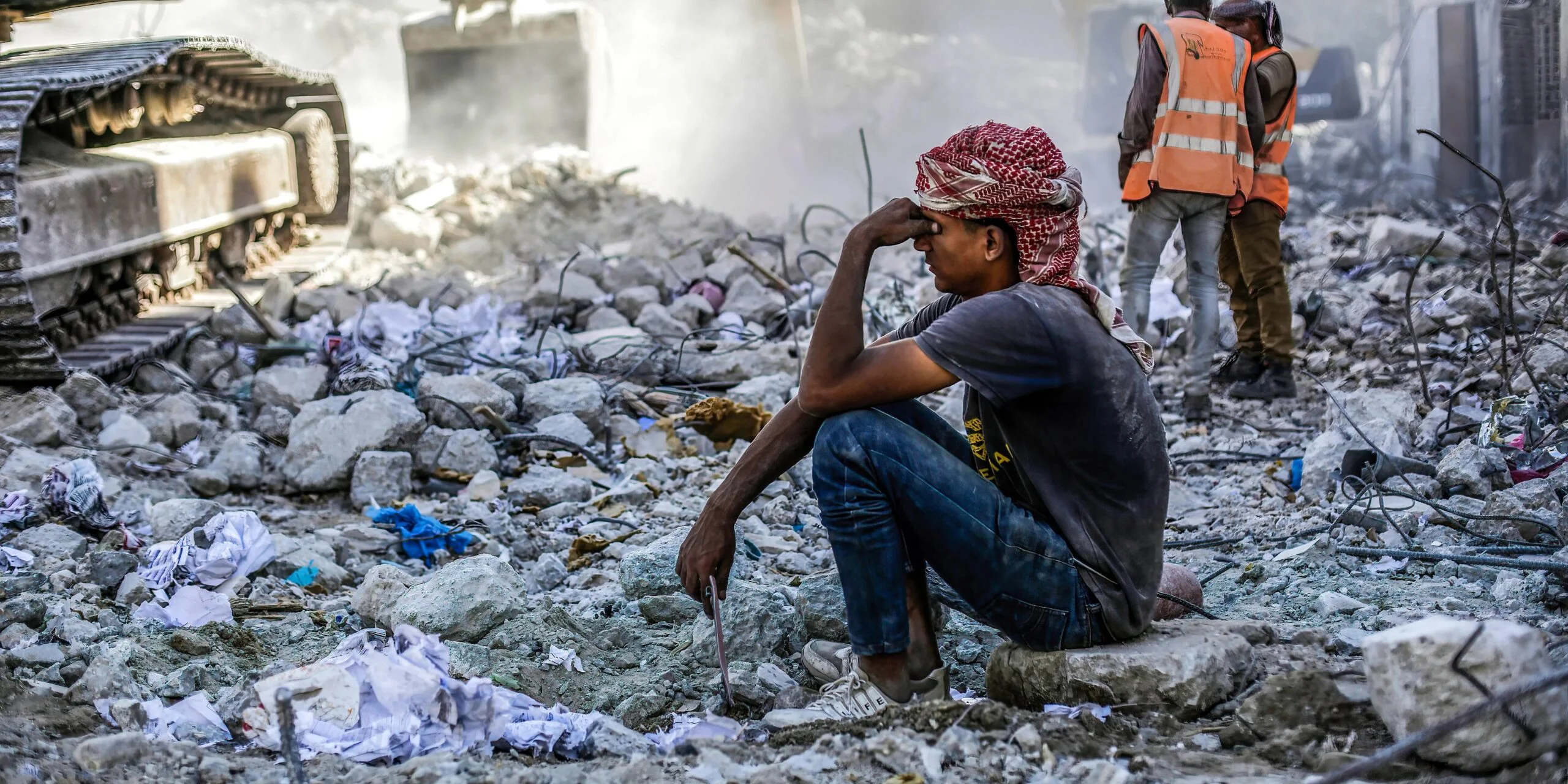 Gazze'de İsrail'in saldırılarda ölenlerin sayısı 12 bin 300 oldu 1 7 Ekim'de başlayan İsrail saldırıları sonucunda Gazze'de 5 bini çocuk, 3 bin 330'ü kadın olmak üzere 12 bin 300 kişi öldü.