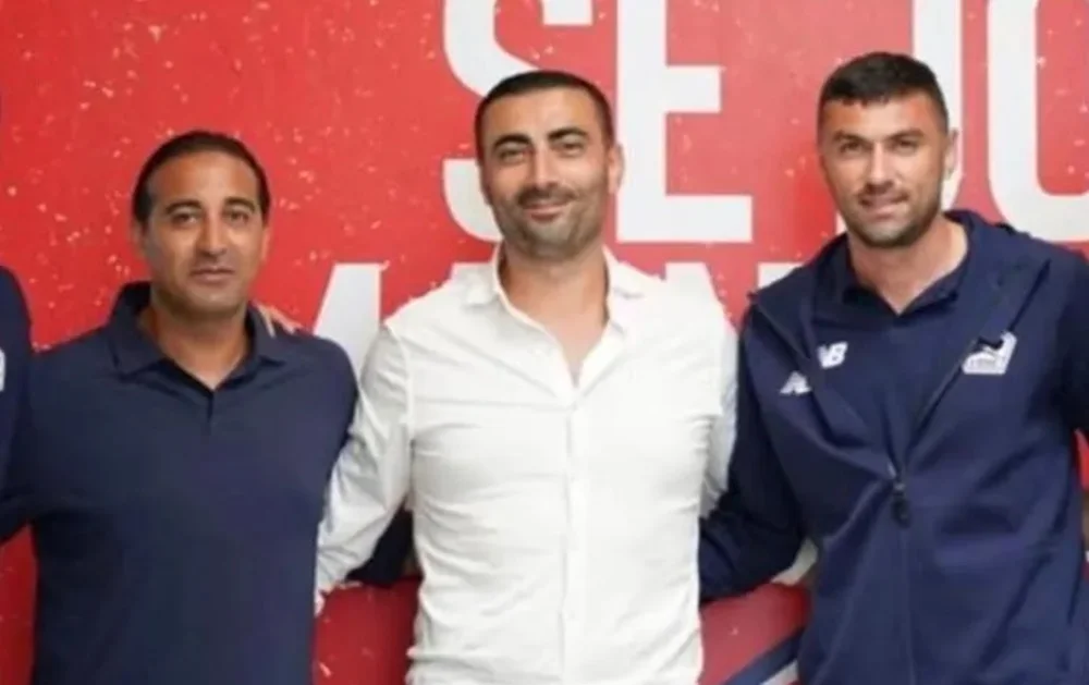 Serdar Sarıdağ: Onana transferi çözülmeden Beşiktaş'ta sorunlar bitmez 2 Jean Onana'nın menajeri Ali Bilecan Burak Yılmaz ile birlikte