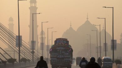 Pakistan’da hava kirliliği tırmandı! Okullar iki gün tatil