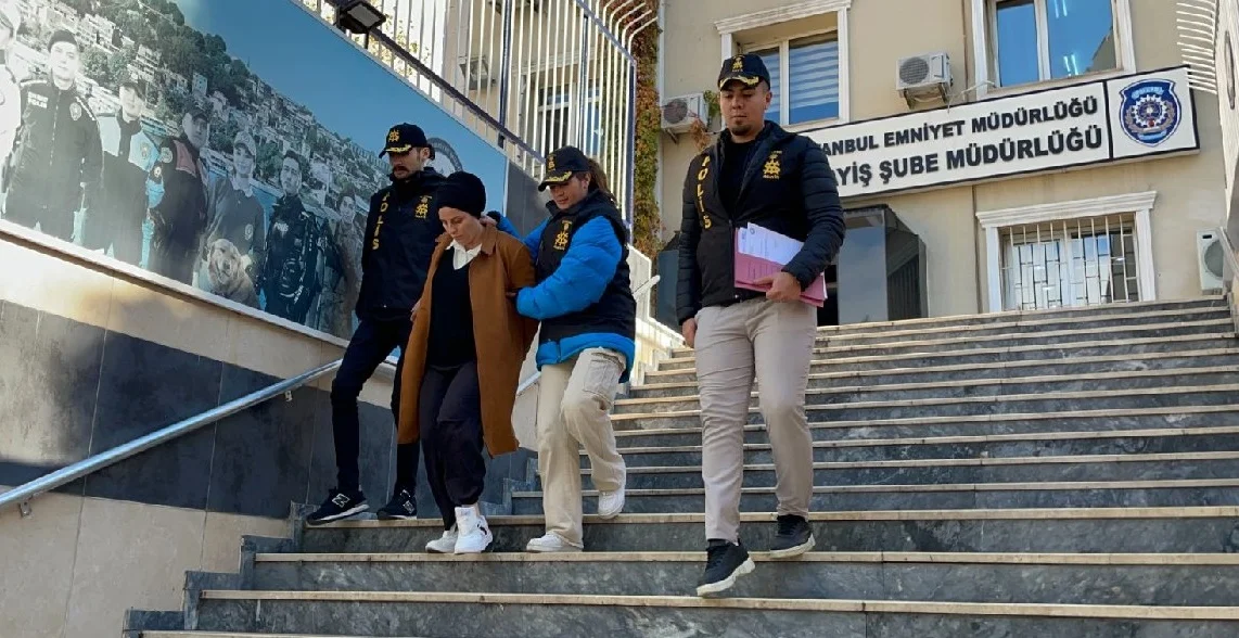 TikTok Fenomeni "Lazkızı" Gözaltına Alındı 1 TikTok fenomeni Lazkızı gözaltına alındı.