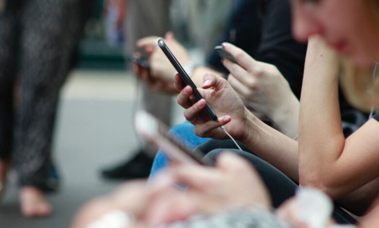 Yeni Zelanda’da okullarda cep telefonu kullanımının yasaklanması hedefleniyor.