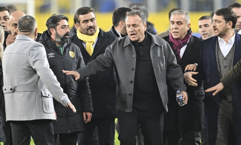 Profesyonel Futbol Disiplin Kurulu (PFDK), Ankaragücü Başkanı Faruk Koca’ya sürekli hak mahrumiyeti cezası verdi.