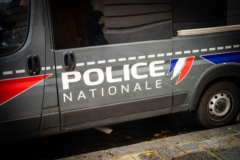 Fransa’nın başkenti Paris’in kuzeyindeki Meaux bölgesindeki bir evde bir kadın ve 4 çocuğunun cansız bedeni bulundu.