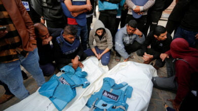 Gazze Şeridi'ndeki hükümet şimdiye kadar 97 gazetecinin hayatını kaybettiğini duyurdu.