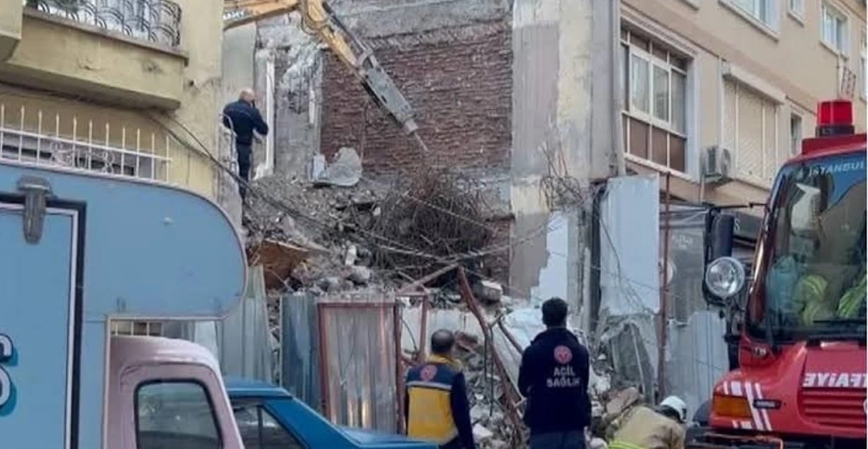 Kadıköy'de Bina Çöktü