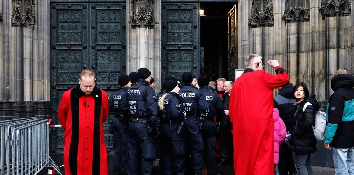 Köln Katedrali'ne saldırı uyarısı: Tacikler gözaltında 1 Köln Katedrali saldırı şüphesiyle gözetim altında