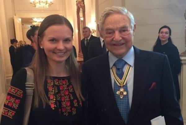 Polonya'dan sınır dışı edilen Lyudmyla Kozlovska ve George Soros