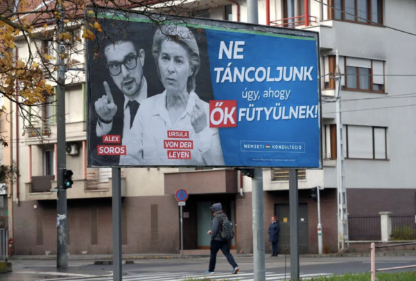 Macaristan'da ki Billboardlarda Ursula Von der Leyen,