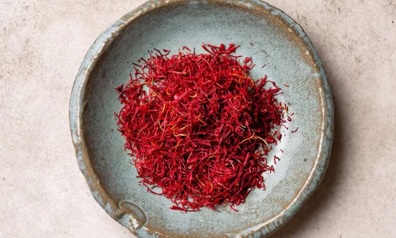 Safranın 6 faydası... Safran ekstresi ile gençleşin 5 Toplanması bir hayli zor olan bu sebeple de dünyanın en pahalı baharatları arasında yer bulan safranın sağlığa olan faydaları saymakla bitmiyor.