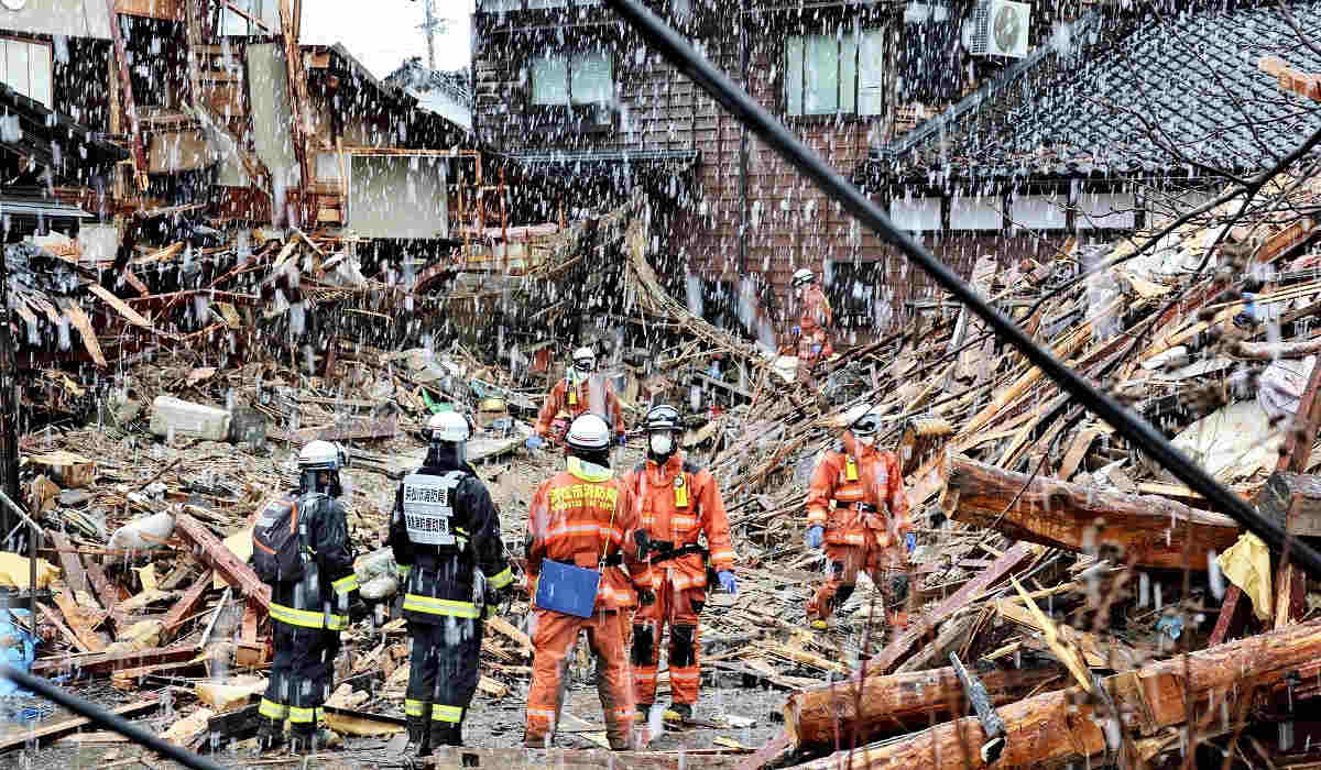 5 ila 7 büyüklüğünde peş peşe birçok deprem yaşayan Japonya’da depremzedelerer 100 milyar yen yani 690 milyon dolar tahsis edileceği duyuruldu.