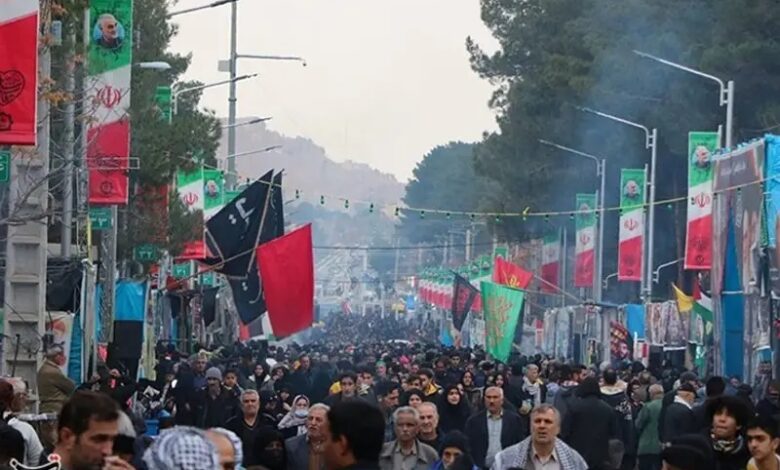İran'ın Kirman eyaletinde Kasım Süleymani'nin mezarının yakınlarında meydana gelen patlamada en az 25 kişinin hayatını kaybettiği açıklandı.