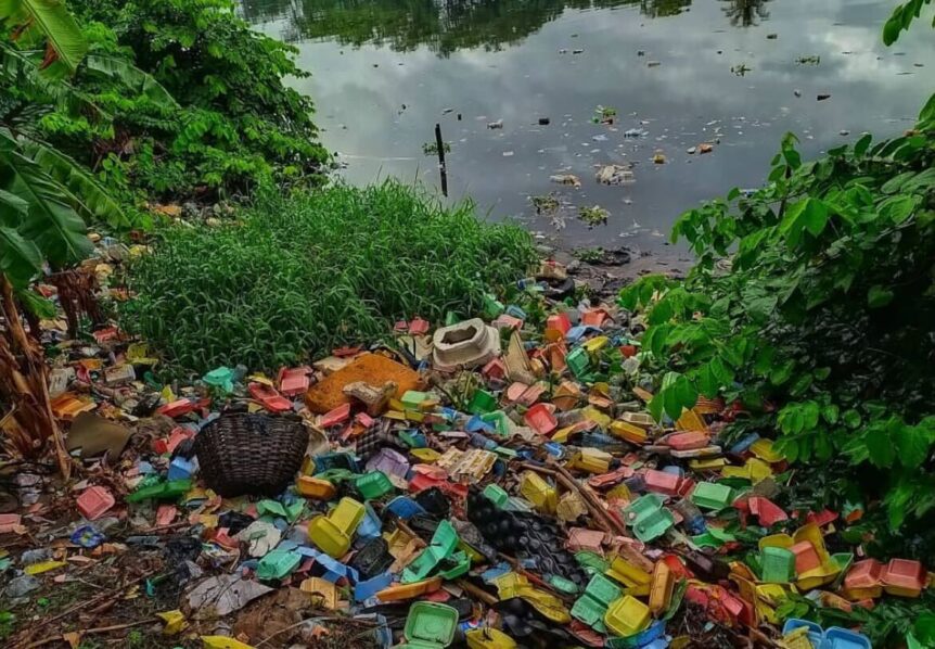 Nijerya’nın Lagos şehrinde plastik tabak çatak ve tabakların kullanımının yasaklandığı açıklandı.