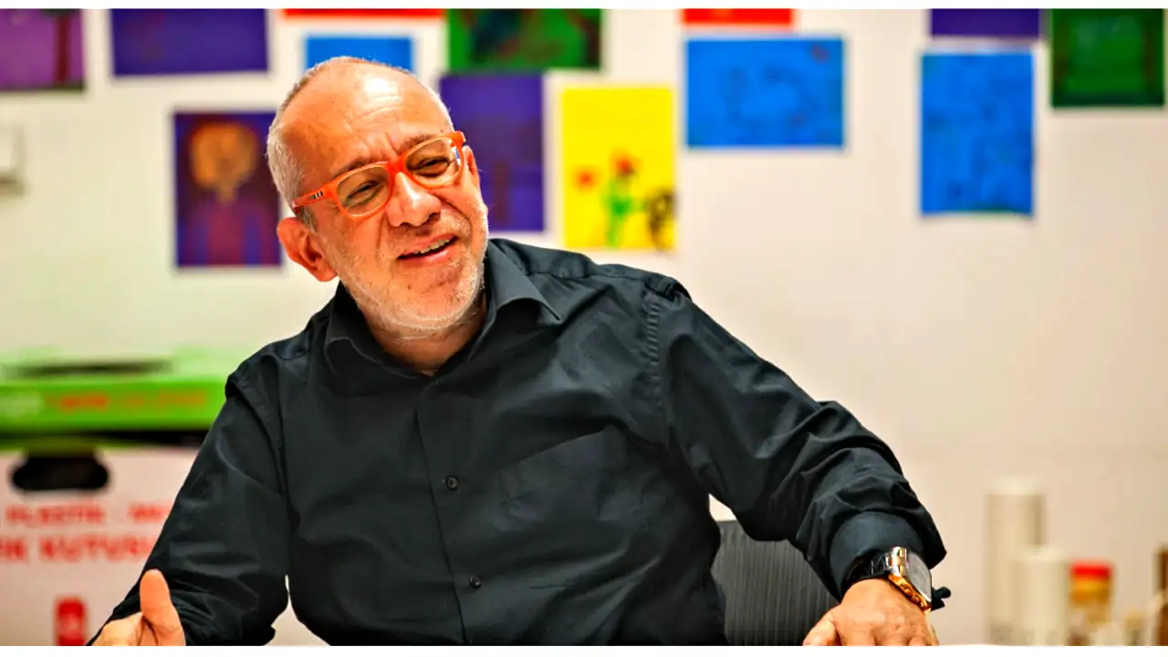 Yazar Mario Levi 66 yaşında İstanbul'da hayatını kaybetti. Levi'nin vefat haberi Buart Sanat Atölyesi'nin sosyal medya hesabından duyuruldu.