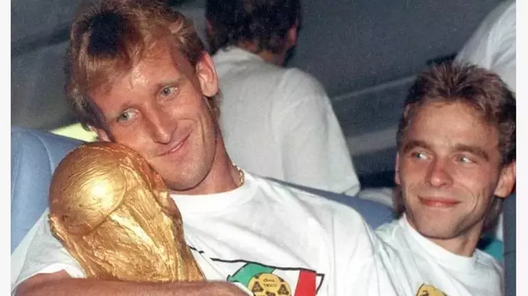 Alman futbolunun önemli isimlerinden biri olan Andreas Brehme geçirdiği kalp krizi sonucunda 64 yaşında hayatını kaybetti.
