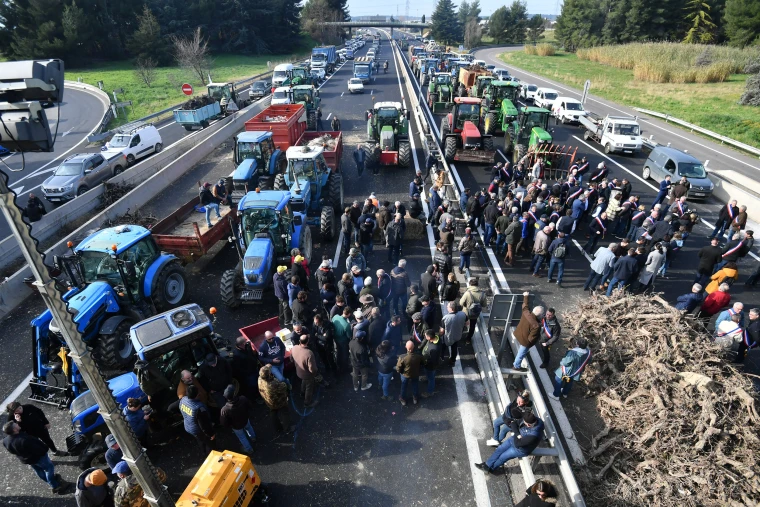 Fransa’da bir süredir çiftçilerin protestoları devam ediyor. Fransa Başbakanı Gabriel Attal yeni tedbirleri açıkladı.
