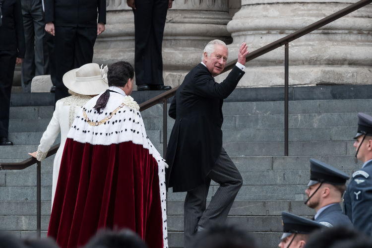 İngiltere Kralı 3.Charles’a ocak sonunda kanser tanısı konulduğu ve tedavi sürecinin başladığı açıklandı.