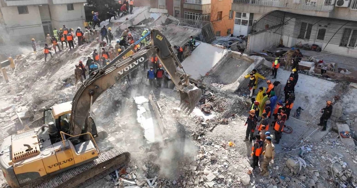 Şanlıurfa'da yıkılan binalarla ilgili ilk mahkeme kararı çıktı.