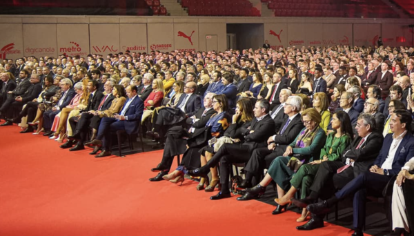 Jorge Mendes geçtiğimiz günlerde SC Braga Arena'da düzenlenen Legion of Gold galasında Braga Kulüp Başkanı Antonio Salvador'dan Altın Savaşçı ve Liyakat ödülünü almıştı