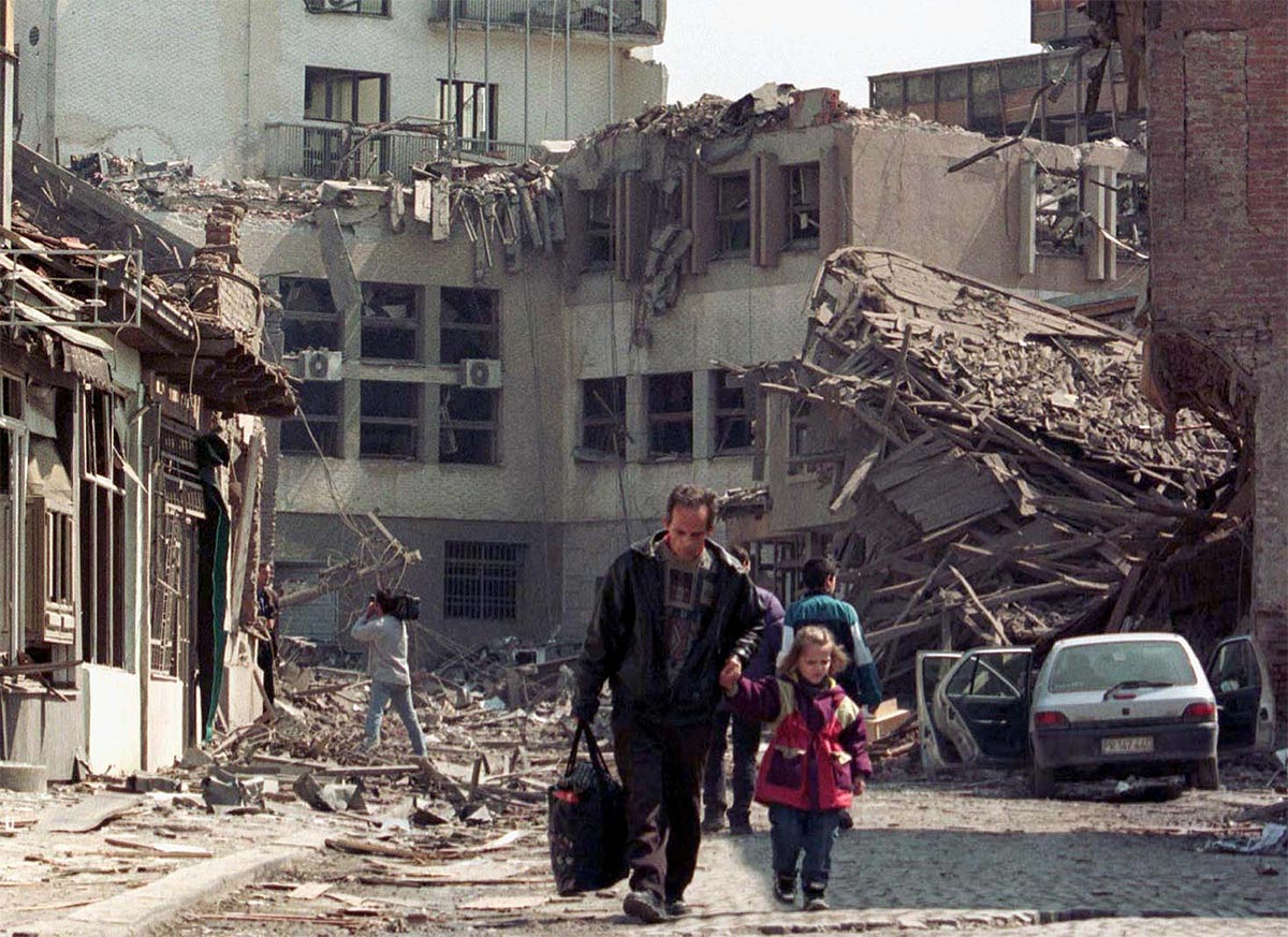 Avrupa'da savaşın kapılarını açan Kosova bombardımanının 25. yıldönümü 1 Avrupa'da savaşın kapılarını açan Kosova bombardımanının 25. yıldönümü