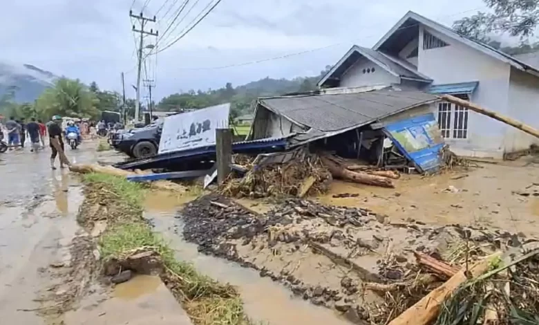 Endonezya’da sel felaketi yaşandı! 21 kişi öldü