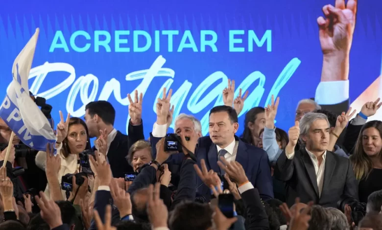 Portekiz’de dün gerçekleştirilen erken genel seçimi merkez sağ Demokratik İttifak (AD) 79 sandalyeyle ilk sırada tamamladı.