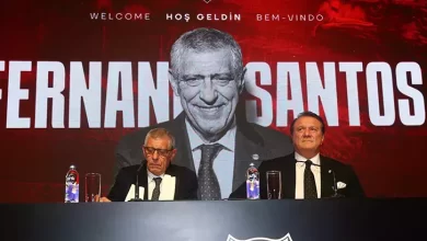 Beşiktaş, Süper Lig'de 32. hafta maçında Samsunspor ile 1-1 berabere kaldığı maçtan sonra teknik direktör Fernando Santos ile yollarını ayırdığını duyurdu.