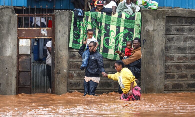 Şiddetli yağışlar sebebiyle Kenya'da sel felaketi meydana geldi. Selde hayatını kaybedenlerin sayısı 169'a ulaştı.