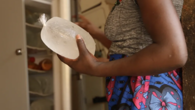 Rekor kıran sıcaklıklar, Mali'nin bazı bölgelerinde buz küplerinin artık ekmek ve sütten daha pahalı olduğu anlamına geliyor.