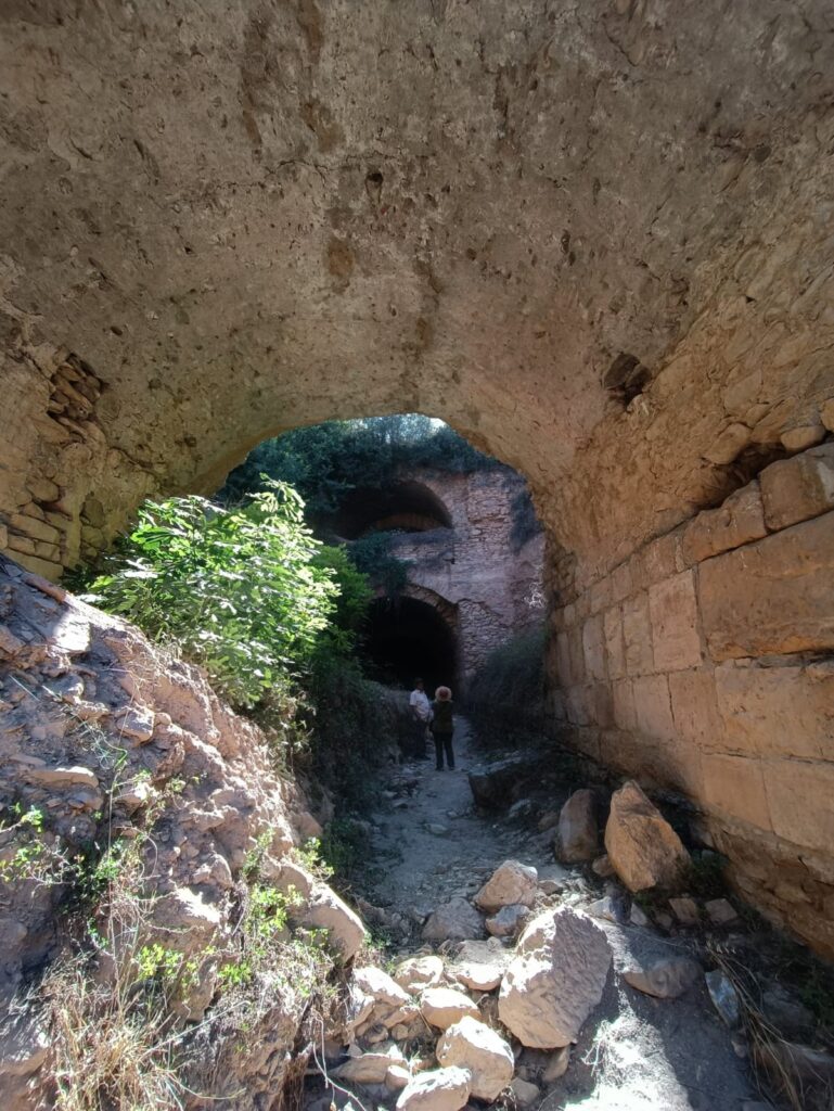 Roma mühendislik harikası köprünün tünel kısımları.