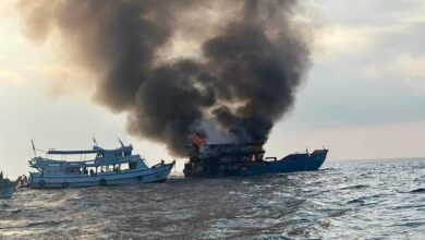Tayland'da denizin ortasında alev alev yanan feribottan 108 kişi son anda kurtarıldı.