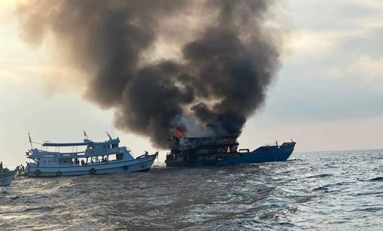 Tayland'da denizin ortasında alev alev yanan feribottan 108 kişi son anda kurtarıldı.