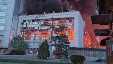 Ukrayna'nın Kiev kenti yakınlarındaki büyük bir enerji santralinin Rus saldırıları sonucu tamamen yok edildiği açıklandı.