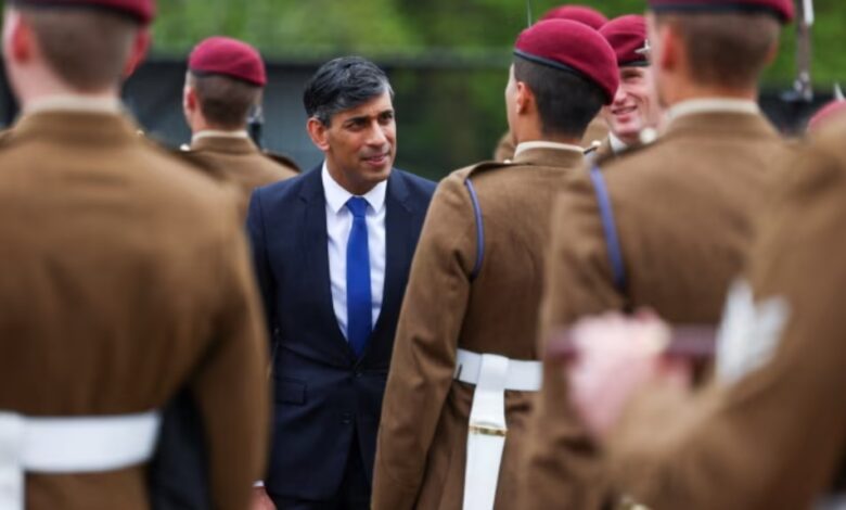 İngiltere Başbakanı Rishi Sunak’ın duyurduğu askerlik modeline tepkiler çığ gibi büyüyor.