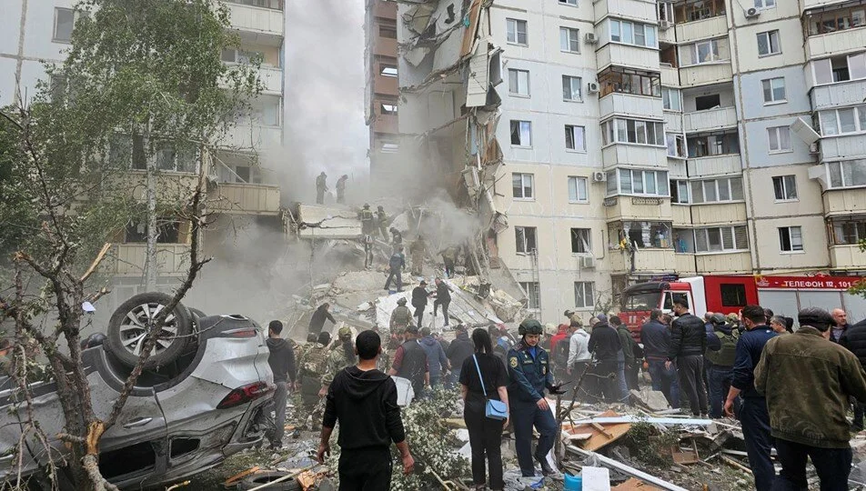 Rusya'da 5 sivil hayatını kaybetti 1 Rus yetkililer, Belgorod kentine Ukrayna ordusunca düzenlenen saldırı sonucu 5 kişinin öldüğünü duyurdu.